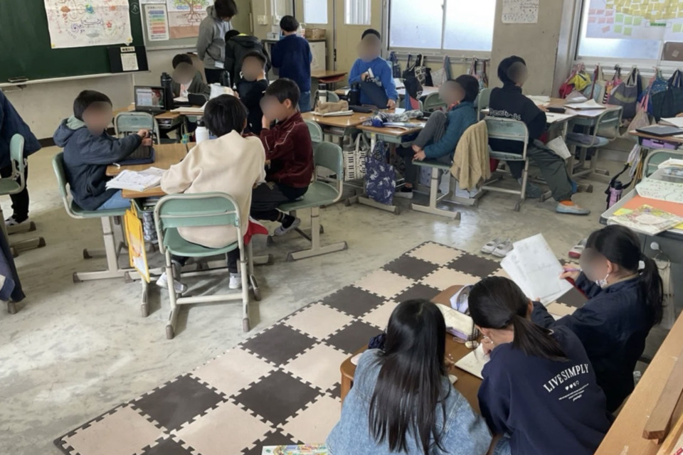 生駒南小学校で行われている「自由進度学習」の風景