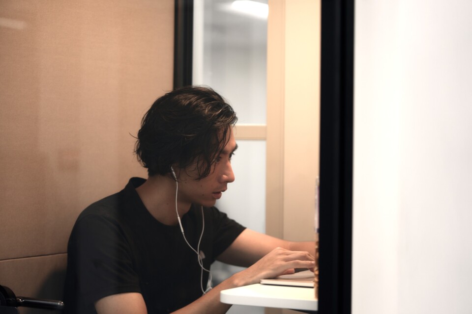 オンラインで作業を進める中村さん