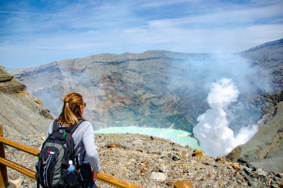 いまも活動を続ける阿蘇中岳の火口