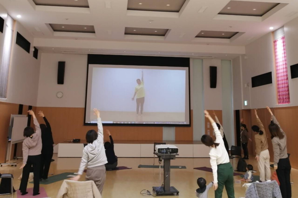 マムアップパークby健幸スマイルスタジオで、体を動かすお母さんたち