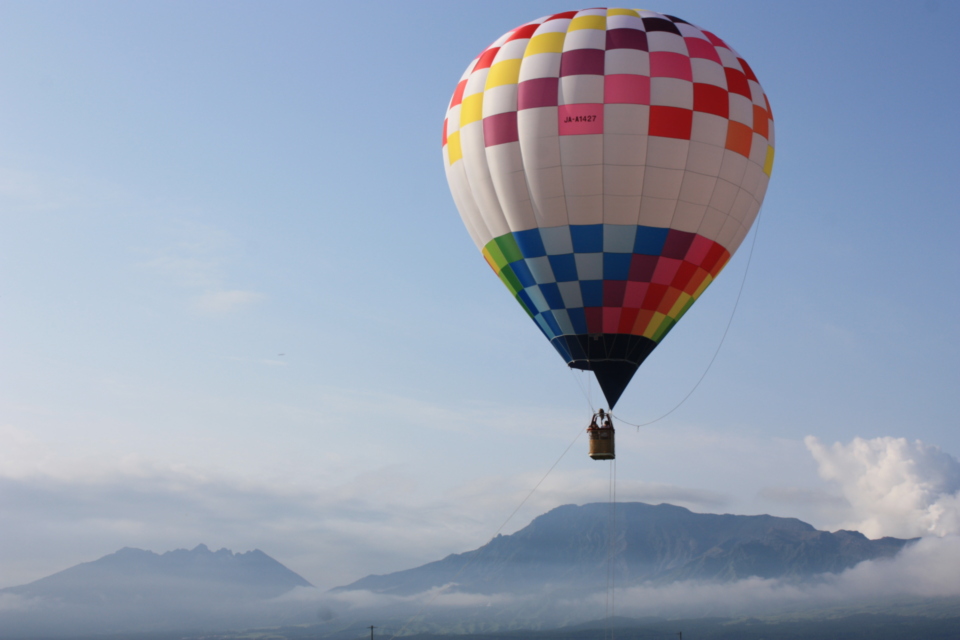 阿蘇の雄大なカルデラ景観を空から体感できる熱気球