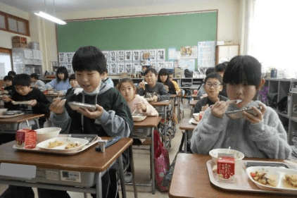 こども園・小中学校の給食費無償化に!