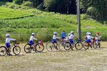 新入学児童ヘルメット贈呈事業